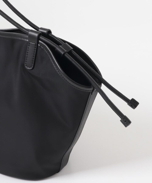 RODE SKO（ロデスコ）の「ROH Seoul　LIEN NYLON（トートバッグ・レディース・BLACK/UMBER・-）」の7枚目の写真