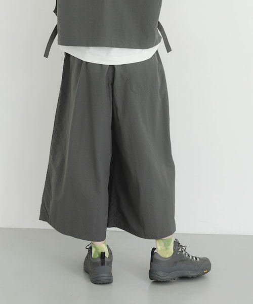 EKAL（エカル）の「『UR TECH』ナイロンタッサーワイドパンツ（その他パンツ・レディース・レイクサンリーフ/グラファイト/ネイビー/レイクブルー/ベージュ・One）」の6枚目の写真