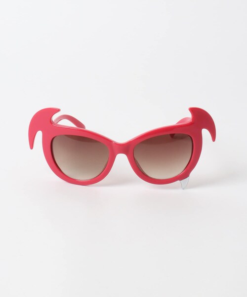 KBF（ケイビーエフ）の「コウモリサングラス∴（メガネ・レディース・ゴールドデミ/ブラック/レッド・-）」の3枚目の写真