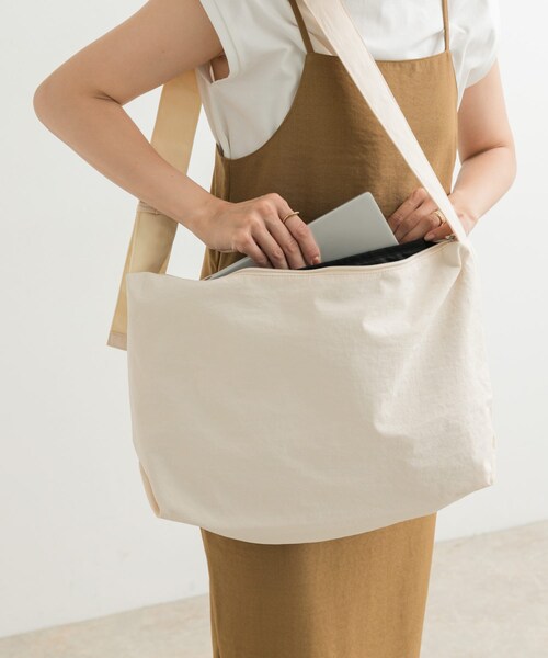 URBAN RESEARCH DOORS（アーバンリサーチドアーズ）の「ウォッシャブルショルダーバッグ（ショルダーバッグ・レディース・BLACK/IVORY・one）」の5枚目の写真