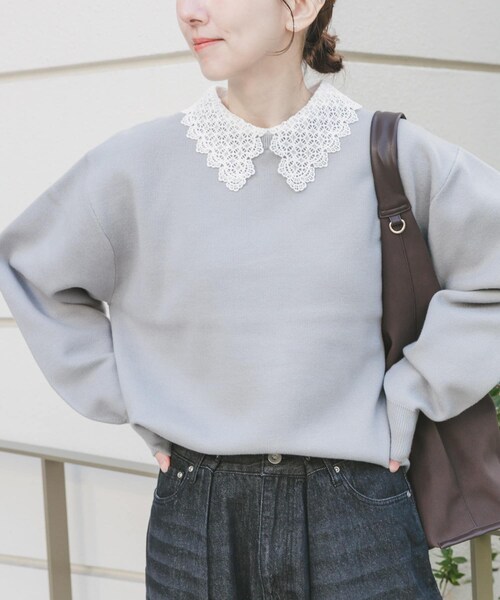 ITEMS URBANRESEARCH（アイテムズ アーバンリサーチ）の「衿レーススウェットライクニット（ニット/セーター・レディース・GRY/NVY/IVO・Free）」の2枚目の写真