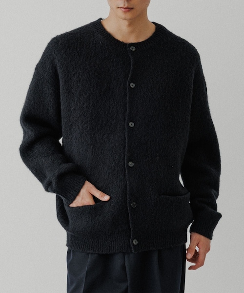 ADAM ET ROPE'（アダムエロペ）の「モヘアミックス オーバーサイズ クルーネックカーディガン（カーディガン/ボレロ・メンズ・ブラック/キャメル/カーキ/レッド・L/M）」の19枚目の写真