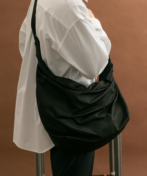 RODE SKO（ロデスコ）の「撥水ビッグボディバッグ（ショルダーバッグ・メンズ・BLACK/GREEN・one）」の8枚目の写真