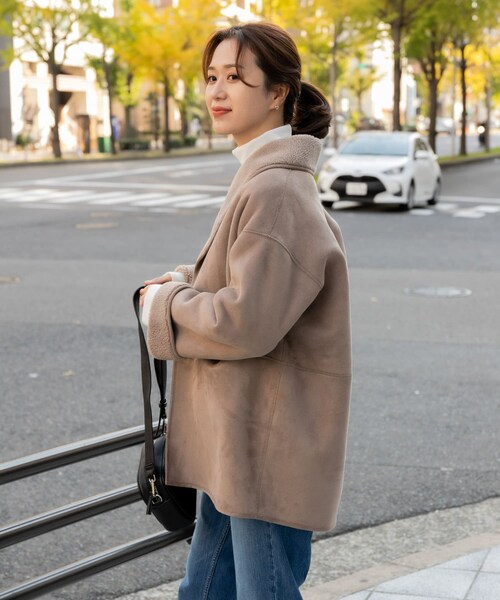 URBAN RESEARCH DOORS（アーバンリサーチドアーズ）の「フェイクムートンミドルコート（ムートンコート・レディース・GREGE/BEIGE・M）」の9枚目の写真