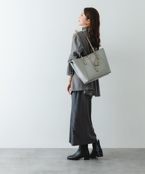 RODE SKO（ロデスコ）の「チャーム付A4トートバッグ（トートバッグ・レディース・BLACK/GRAY/IVORY/SAND BEIGE・one）」の21枚目の写真