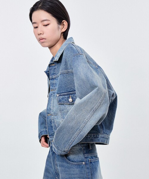 ADAM ET ROPE'(アダムエロペ)の「WASHED DENIM CROPPED JACKET(デニムジャケット・レディース・ブルー系・38/40/42)」の14枚目の写真
