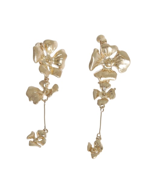 MERCURYDUO（マーキュリーデュオ）の「メタルフラワードロップイヤリング（イヤリング・レディース・シルバー/ゴールド・F）」の6枚目の写真