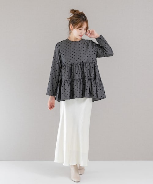 URBAN RESEARCH ROSSO（アーバンリサーチロッソ）の「TORRAZZO DONNA　Polka Dots Tiered Blouse（シャツ/ブラウス・レディース・GRAY・FREE）」の4枚目の写真
