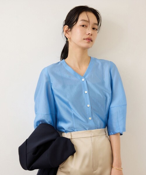 ROPE'(ロペ)の「ランタンスリーブシルクライクブラウス/イージーケア(シャツ/ブラウス・レディース・スミクロ/オフホワイト/ブルー・F)」の18枚目の写真