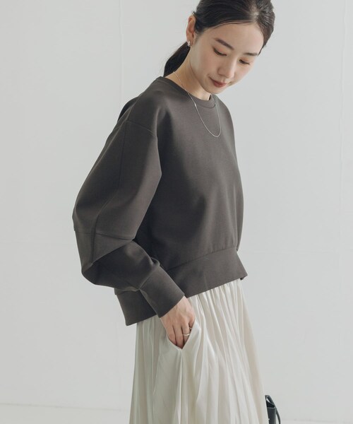 URBAN RESEARCH（アーバンリサーチ）の「ボリュームスリーブダンボールトップス（スウェット・レディース・OFF/CHARCOAL/BLACK・FREE）」の4枚目の写真