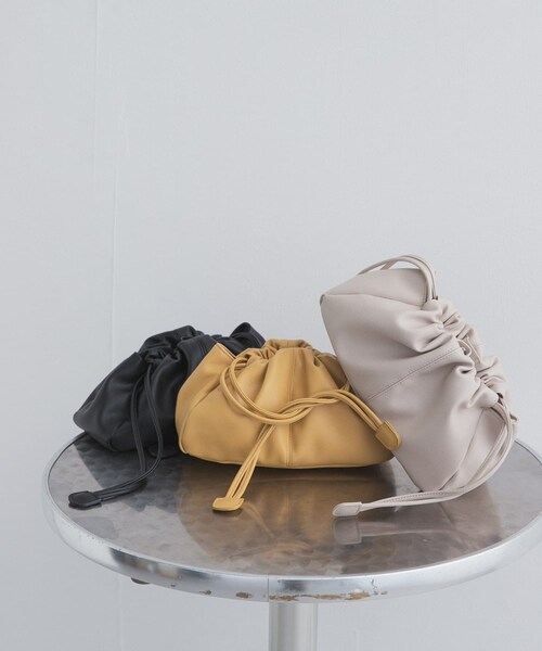 URBAN RESEARCH DOORS（アーバンリサーチドアーズ）の「2way巾着ショルダー（ショルダーバッグ・レディース・BLACK/L.GREIGE/YELLOW/AUBURN・-）」の14枚目の写真