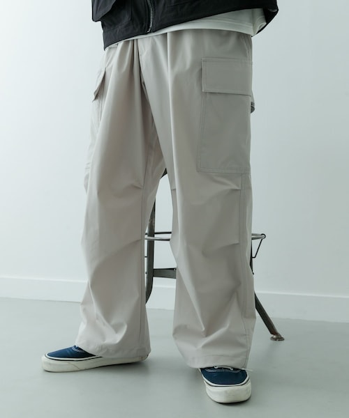 ITEMS URBANRESEARCH（アイテムズ アーバンリサーチ）の「ウエストイージー ポリカーゴパンツ（その他パンツ・メンズ・BLK/IVO/KHK・S/M/L）」の18枚目の写真