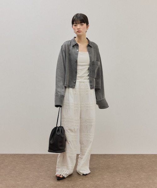 ADAM ET ROPE'(アダムエロペ)の「ライトデニムシャツ(シャツ/ブラウス・レディース・ブラック/ブルー系/サックス・F)」の7枚目の写真