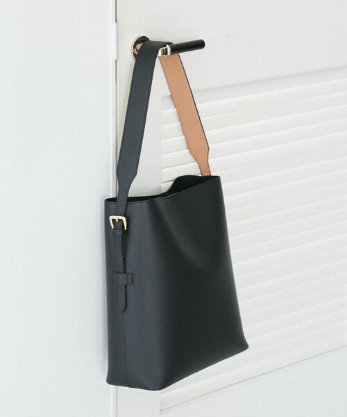 VIS（ビス）の「【新色追加】【A4収納】リバーシブルハンドルワンショルダーバッグ（トートバッグ・レディース・ブラック/ライトグレー/キャメル系/ベージュ系/ダークブラウン/グレー系・F）」の2枚目の写真