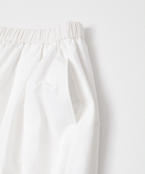 URBAN RESEARCH（アーバンリサーチ）の「撥水ギャザーボリュームスカート（スカート・レディース・OFF WHITE/BLACK・Free）」の12枚目の写真