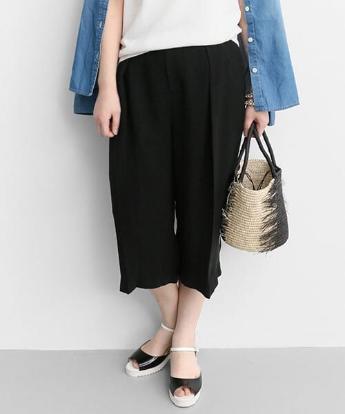 URBAN RESEARCH ROSSO（アーバンリサーチロッソ）の「タッククロップドパンツ（その他パンツ・レディース・BLUE/WHITE/BLACK・36/38）」の10枚目の写真