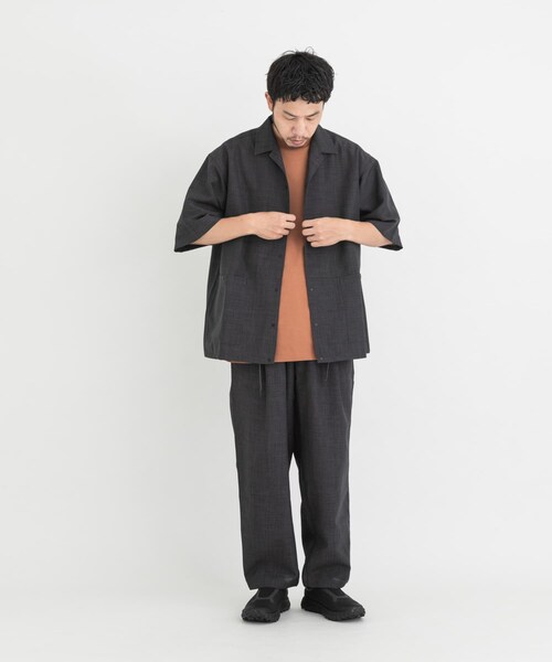 EKAL（エカル）の「『吸水速乾/UVカット/UR TECH』ハイツイストショートスリーブシャツ（シャツ/ブラウス・メンズ・モカグレー/チャコール・M/L）」の7枚目の写真