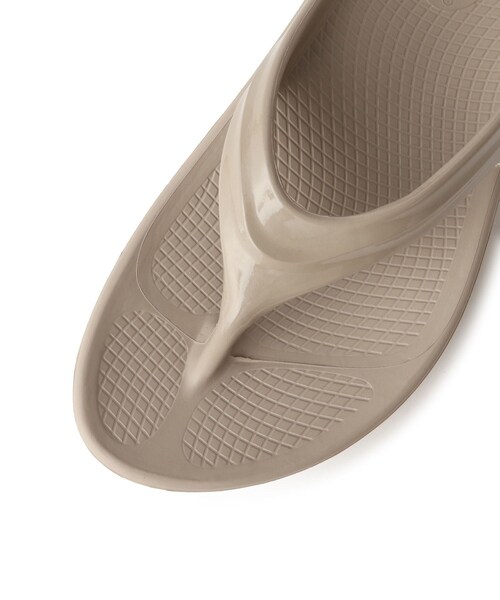 ROPE'（ロペ）の「【WEB限定】【OOFOS(ウーフォス)】OOmega(ウー メガ)/26SS（サンダル・レディース・ブラック/ベージュ・23.0/24.0/25.0）」の18枚目の写真