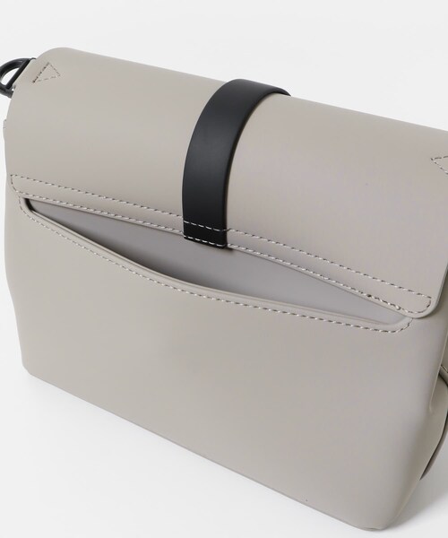 SENSE OF PLACE by URBAN RESEARCH（センスオブプレイスバイアーバンリサーチ）の「GASTON LUGA　Splash Crossbody Bag（ショルダーバッグ・メンズ・BLACK/TAUPE/BROWN・One）」の12枚目の写真