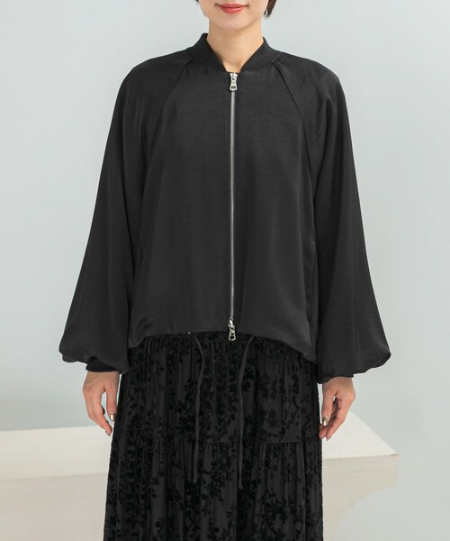 URBAN RESEARCH ROSSO（アーバンリサーチロッソ）の「CHIGNON　サテンボリュームブルゾン（ブルゾン・レディース・GBEIGE/BLACK/BROWN・Free）」の10枚目の写真