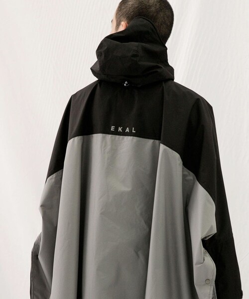 EKAL（エカル）の「Kiu別注ポンチョ（レインコート/ポンチョ・メンズ・BK-GRY/BEG-BK/BEG-CAM・One）」の9枚目の写真
