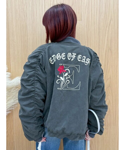 EVRIS（エヴリス）の「ボリュームギャザーショートMA-1（MA-1・レディース・ホワイト/ブラック/カーキ・F）」の4枚目の写真