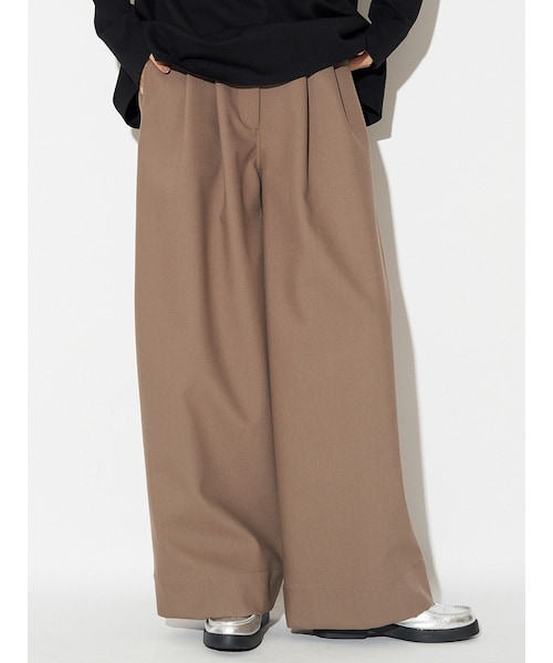 ELENDEEK（エレンディーク）の「TUCK WIDE REG PT（その他パンツ・レディース・オフホワイト/ブラック/ブラウン/モカ・01/02）」の17枚目の写真