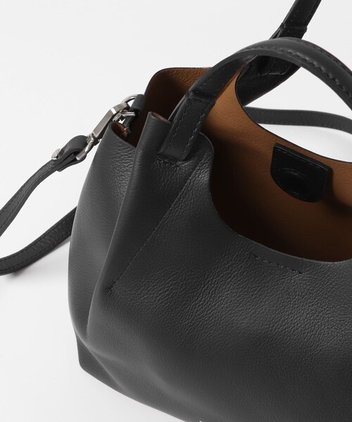 URBAN RESEARCH ROSSO（アーバンリサーチロッソ）の「DUA（ショルダーバッグ・レディース・LAMBNERO/NEROCUOIO・-）」の5枚目の写真