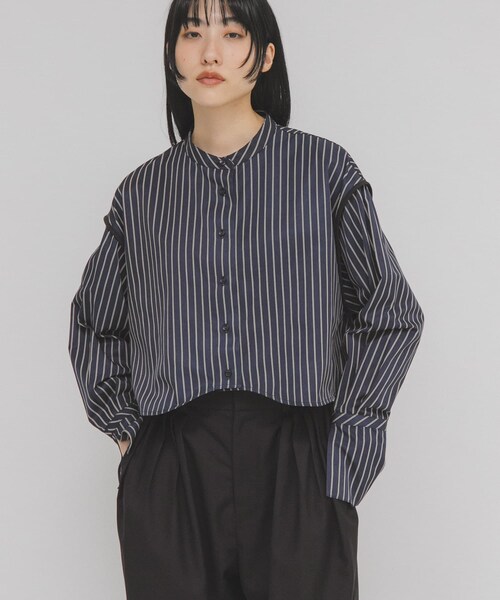 KBF（ケイビーエフ）の「ヘムデザインクロップドシャツ（シャツ/ブラウス・レディース・CREAM st/NAVY st・one）」の4枚目の写真