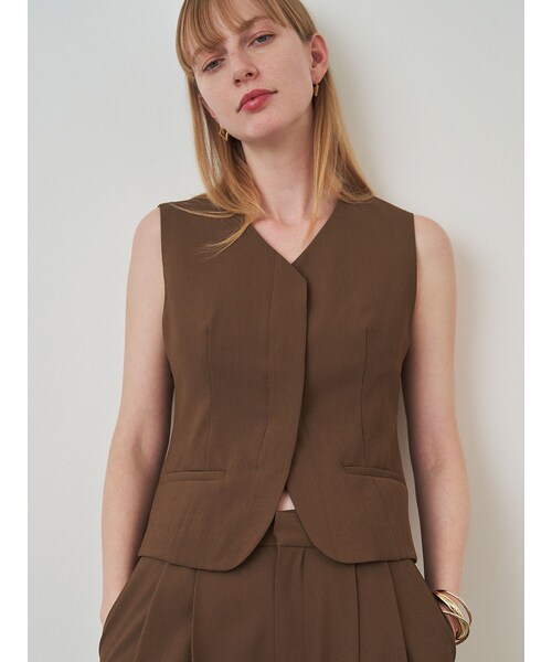 ELENDEEK（エレンディーク）の「SLUB YARN COMPACT GILET（ベスト・レディース・オフホワイト/ブラック/ベージュ/ブラウン・F）」の8枚目の写真