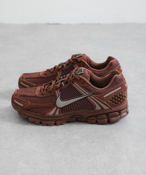 URBAN RESEARCH(アーバンリサーチ)の「NIKE ズームボメロ 5 GLD(スニーカー・レディース・F BN/M BRO/S RD/V GRR・23.5/24/24.5/25)」の6枚目の写真