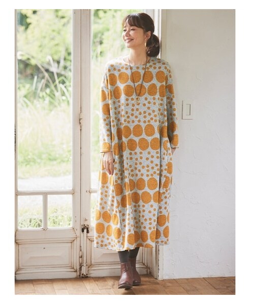 nissen（ニッセン）の「大きいサイズ　【BARNDOORコラボ】裏起毛カットソーロング丈ワンピース（ワンピース・レディース・グレー系ボタニカル柄/グレー系ドット柄/黒系ポピー柄/ウァームグレー系トマト柄/スモーキーブルー系ダリア柄/ネイビー系バンクシア柄/杢グレー系アップルツリー柄/黒系きんもくせい柄/杢ベージュ系北欧柄/ネイビー系たんぽぽ柄/グレー系パンジー柄/杢グレー系モノフラ柄・L~LL相当/3L~4L相当/5L~6L相当/8L相当/10L相当）」の16枚目の写真