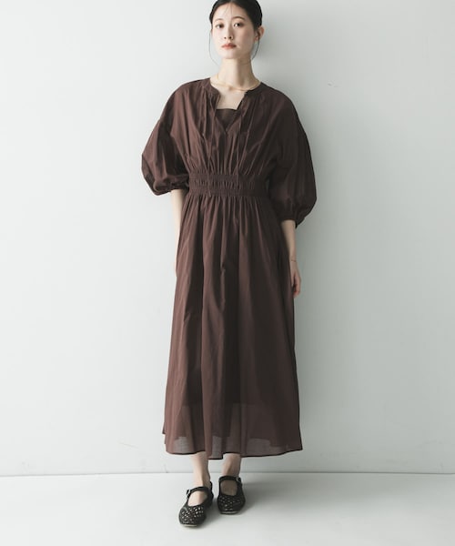 URBAN RESEARCH(アーバンリサーチ)の「コットンボイルシャーリングワンピース(ワンピース・レディース・BLACK/BROWN・Free)」の2枚目の写真