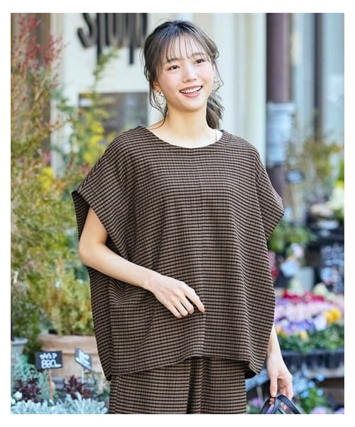 nissen（ニッセン）の「＜大きいサイズ＞涼しいサラサラカットソー楊柳２WAYトップス（Tシャツ/カットソー・レディース・黒/茶系ギンガム・L/LL/3L/4L/5L/6L/8L/10L）」の10枚目の写真