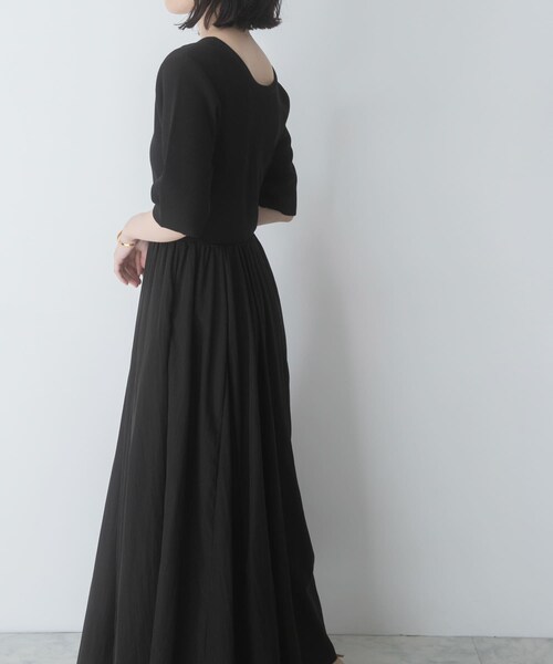 URBAN RESEARCH ROSSO（アーバンリサーチロッソ）の「『一部WEB限定カラー』ニットドッキングワンピース（ワンピース・レディース・OFF×OFF/BLK×BLK/BE×BLK・Free）」の17枚目の写真