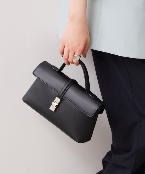VIS(ビス)の「ひねり金具ワンハンドルミニショルダーバッグ/2WAY,WEB限定カラーあり(ショルダーバッグ・レディース・ブラック/ブラック系/グレー系/キャメル/ベージュ/ダークブラウン/ブルー系・F)」の12枚目の写真
