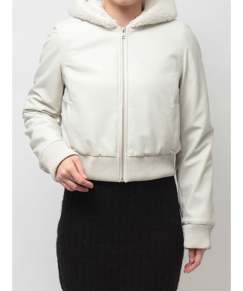 GYDA（ジェイダ）の「Hoodie Fake Leatherコート（ダウンジャケット/コート・レディース・アイボリー/ブラック/ミックス・F）」の2枚目の写真