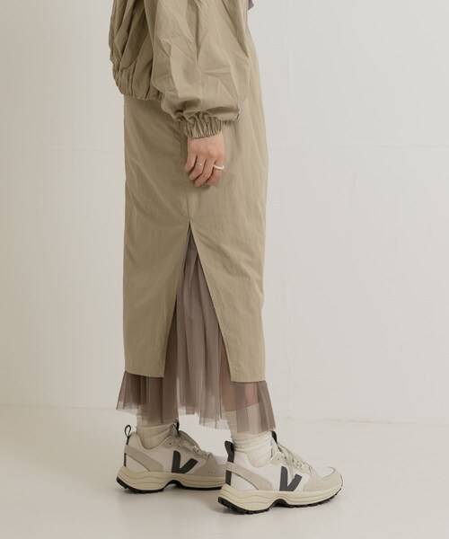 THE GOODLAND MARKET（ザグッドランドマーケット）の「『別注』MIDIUMISOLID×TGM　RE Nylon layered skirt（スカート・レディース・BEIGE/Y.GREEN/BLACK・FREE）」の11枚目の写真