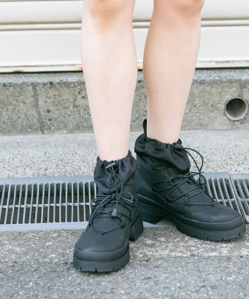 KBF（ケイビーエフ）の「タンクソールワークブーツ（ブーツ・レディース・BLACK/BEIGE・23.5/24/24.5）」の8枚目の写真