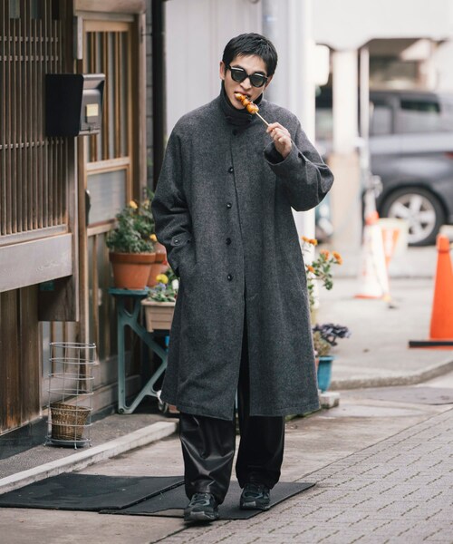 URBAN RESEARCH(アーバンリサーチ)の「POLYPLOID LONG COAT C(ステンカラーコート・メンズ・CHARCOAL・3/4)」の2枚目の写真