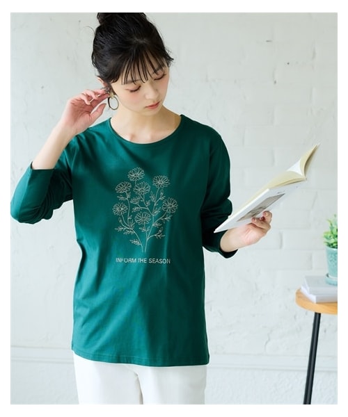 nissen（ニッセン）の「綿１００％長袖プリントTシャツ（ＵＶカット）＜大きいサイズ有＞（Tシャツ/カットソー・レディース・オフホワイト:フレンチロゴ/アイス杢:シンプルロゴ/在庫限り◆ライムイエロー:草花/在庫限り◆グレージュ:ネコロゴ/黒:ナンバーロゴ/在庫限り◆モーブピンク:雑貨ロゴ/オフホワイト:ナンバーロゴ/モカグレー:クールロゴ/黒:フレンチロゴ/アイス杢:フォトねこ/ラズベリーピンク:フレンチ/杢グレー:ネコだらけ/チャコールグレー:袖ロゴ/ボルドー:ロゴ花/ネイビー:ハート/オフホワイト:ブロックロゴ/黒:レタリングロゴ/グレイッシュブルー:ほのぼのネコ/モカベージュ:胸つむネコ/チャコール:アーチロゴ/在庫限り◆ブルーグレー:胸ネコ/在庫限り◆ダスティピンク:花/チャコール:おすわりネコ/黒:ブロックロゴ/オフホワイト:筆記ロゴ/グリーン:野花・S/M/L/LL/3L/4L/5L/6L/8L/10L）」の20枚目の写真