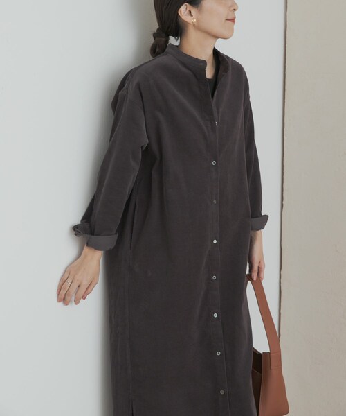 URBAN RESEARCH DOORS（アーバンリサーチドアーズ）の「『WEB/一部店舗限定カラー』『UR TECH』コーデュロイシャツワンピース（ワンピース・レディース・GREIGE/ORANGE/GRAY/L.BLUE/MUSTARD・S/M）」の11枚目の写真