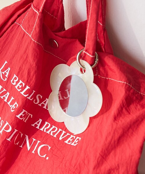 ROPE' PICNIC（ロペピクニック）の「フラワーミラーキーホルダー（キーホルダー・レディース・ホワイト系/ブルー系/ピンク・F）」の2枚目の写真