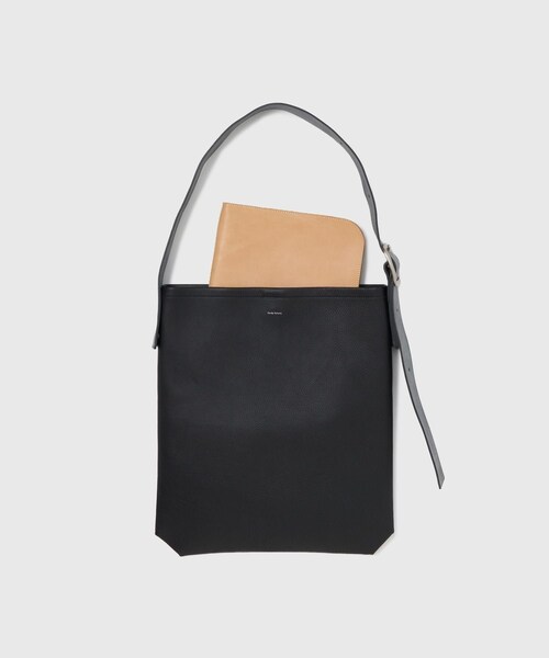 ADAM ET ROPE'(アダムエロペ)の「【HenderScheme/エンダースキーマ】one side belt bag(ショルダーバッグ・メンズ・ブラック・F)」の11枚目の写真