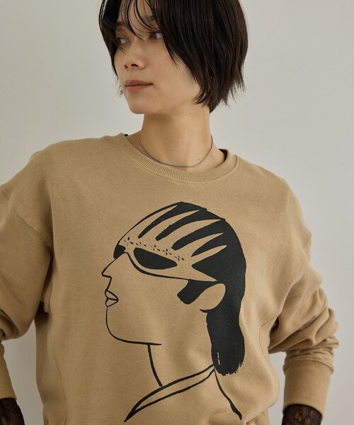 ADAM ET ROPE'(アダムエロペ)の「【Camille de Cussac by SALON】アートプリントスウェット(スウェット・レディース・ホワイト/ホワイト系/ベージュ/ベージュ系・F)」の6枚目の写真