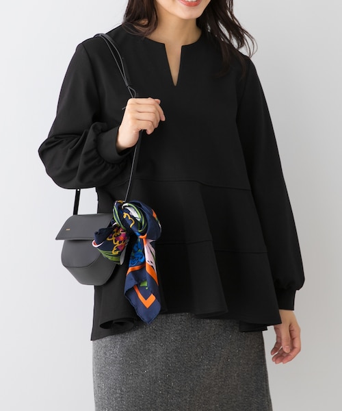 URBAN RESEARCH ROSSO（アーバンリサーチロッソ）の「F by ROSSO　ペプラムカットプルオーバー（Tシャツ/カットソー・レディース・ECRU/BLACK・FREE）」の2枚目の写真