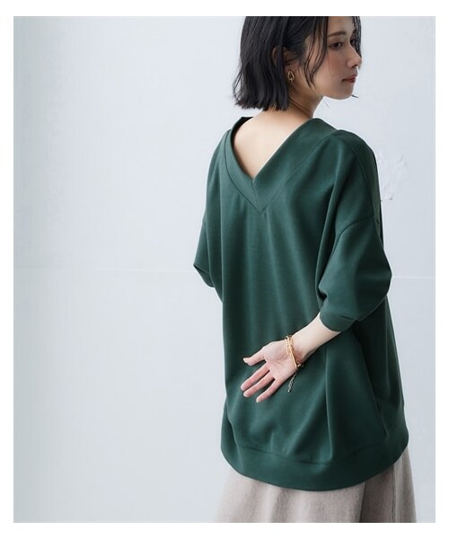 nissen（ニッセン）の「なめらかポンチ素材　前後Vネックプルオーバー（Tシャツ/カットソー・レディース・黒/モカ/グレイッシュブルー/ディープグリーン/チャコールグレー杢/グレージュ/マカロンピンク・S/M/L/LL/3L/4L/5L/6L/8L/10L）」の6枚目の写真