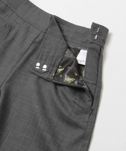 URBAN RESEARCH(アーバンリサーチ)の「GANNI LOW WAISTED BERMUDA(その他パンツ・レディース・PHANTOM・36/38)」の4枚目の写真