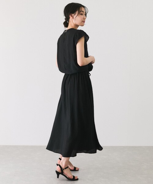 Jayro（ジャイロ）の「レーヨンナイロンオーガン袖フリルワンピース（ワンピース・レディース・ブラック/オフホワイト/ブルー/ピンク・M）」の8枚目の写真