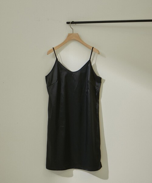 ADAM ET ROPE'（アダムエロペ）の「ペチコートワンピース【着丈調整可能】（その他アンダーウェア/インナー・レディース・ブラック/ベージュ・F）」の3枚目の写真